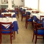 Singala Готель Порт-де-Польєнса